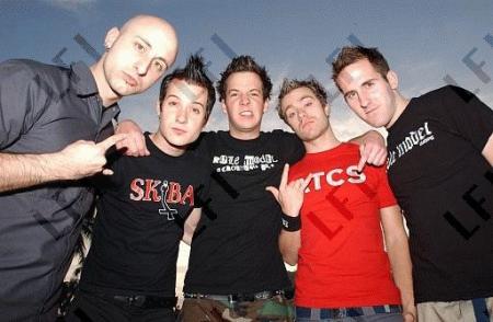 il son bo,hein ??mai -qui-es???c lé simple plan bande d'abruti!!